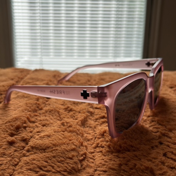 SPY Shandy - Picture 2 of 6